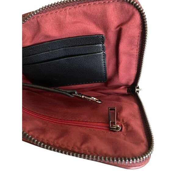 NWT Pixie Mood Cameron Metalic Camo Burgundy Wristlet Vegan Leather - Picture 4 of 6